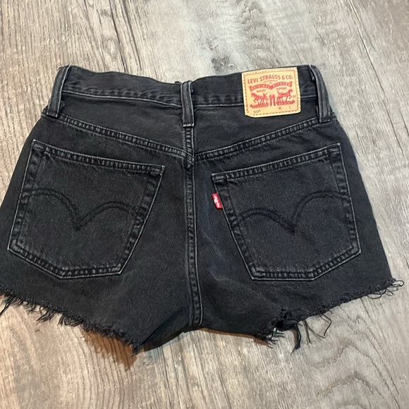 Levi’s black wash cutoff high rise jean shorts size 24 button fly - Picture 4 of 10